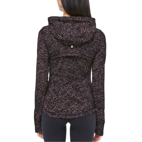 Lululemon Hooded Define in size 4
Jacket *Nulu
Lacescape Spanish Rose Black - Picture 4 of 6